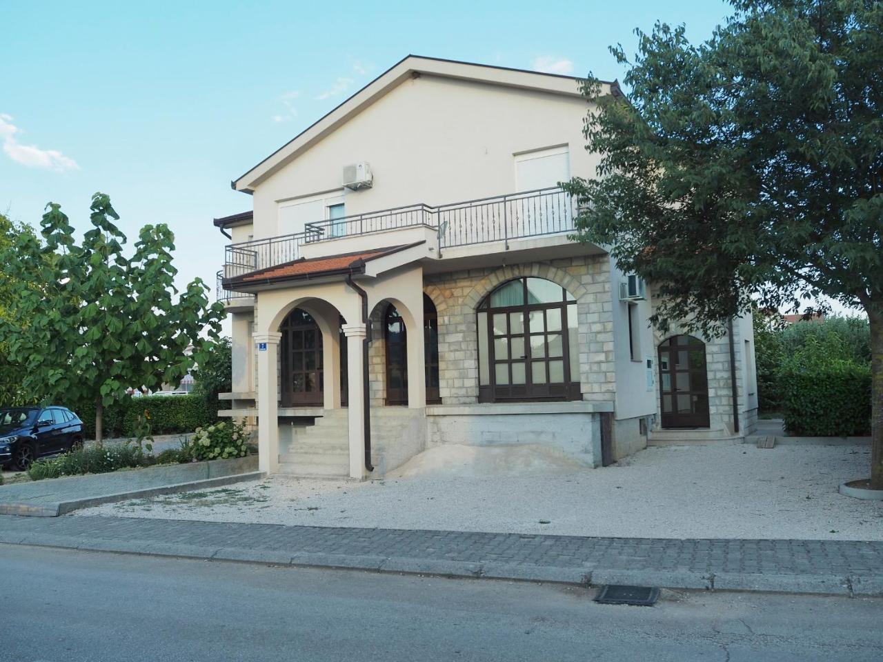 Apartment Ivan-Experience 3 Bedrooms Ljubuski Bagian luar foto